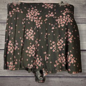 Xhiliration High Waisted Flowy Shorts Junior Large